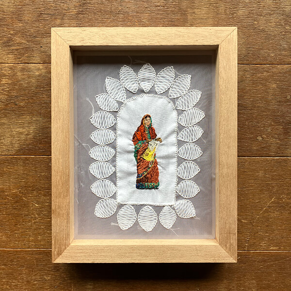 インドの立っている女性の刺繍-