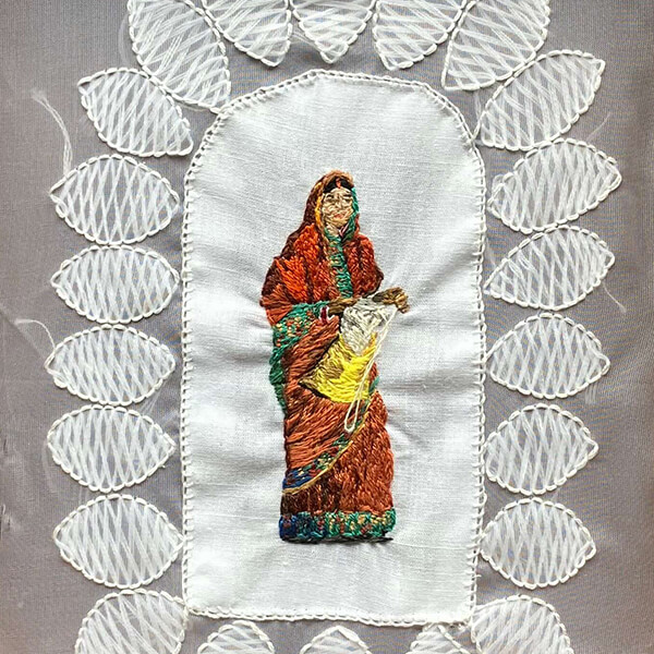 インドの立っている女性の刺繍-